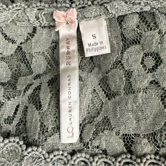 LC Lauren Conrad Sage Green Lace Peplum-Hem Top - Picture 7 of 10